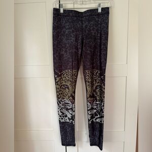 Terez Leggings with Leopard Face Detail on Knees Size Medium